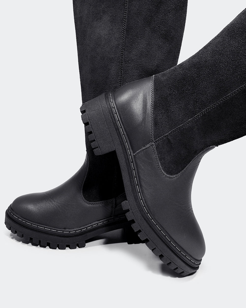 Bota Montaria Tratorada Cano Longo Preta Villa Griffe