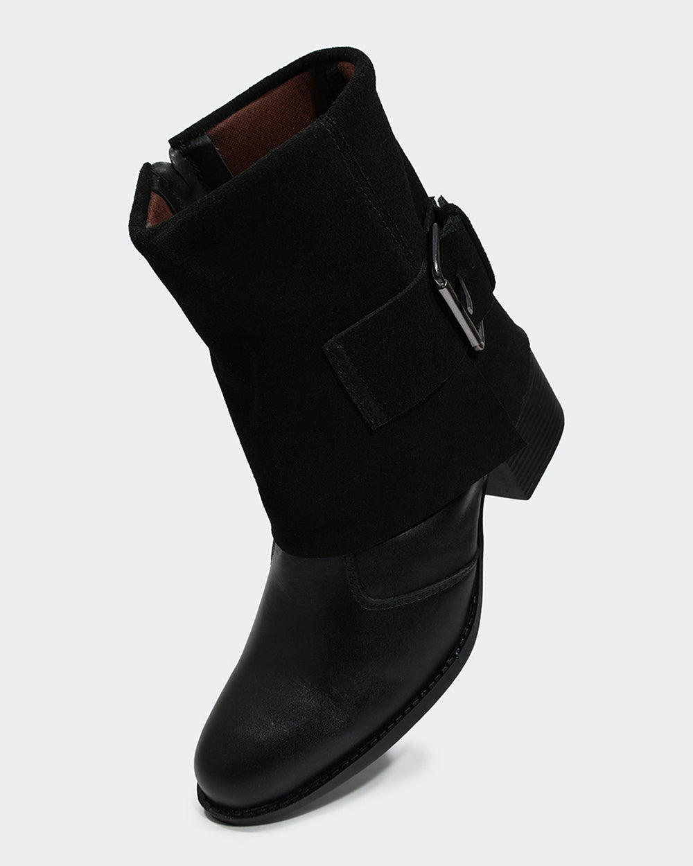 Bota Maxi Fivela Cano Curto Preta Villa Griffe
