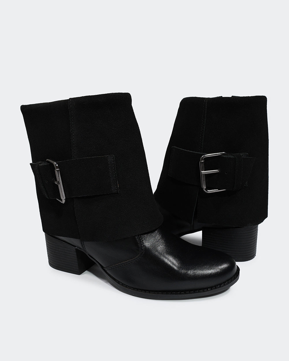 Bota Maxi Fivela Cano Curto Preta Villa Griffe