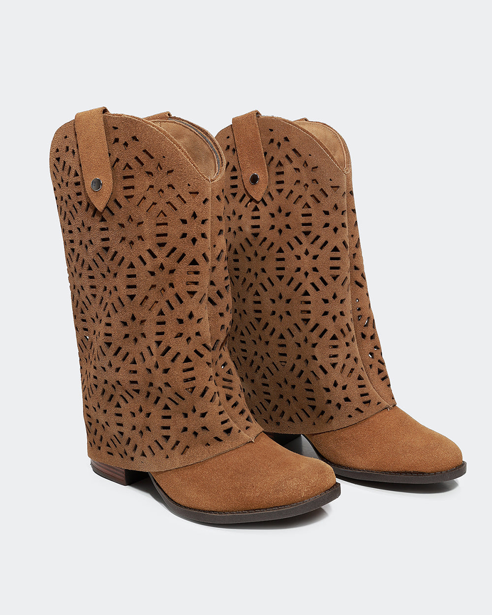 Bota Western Polaina Bordada Cano Médio Camurça Amêndoa Villa Griffe
